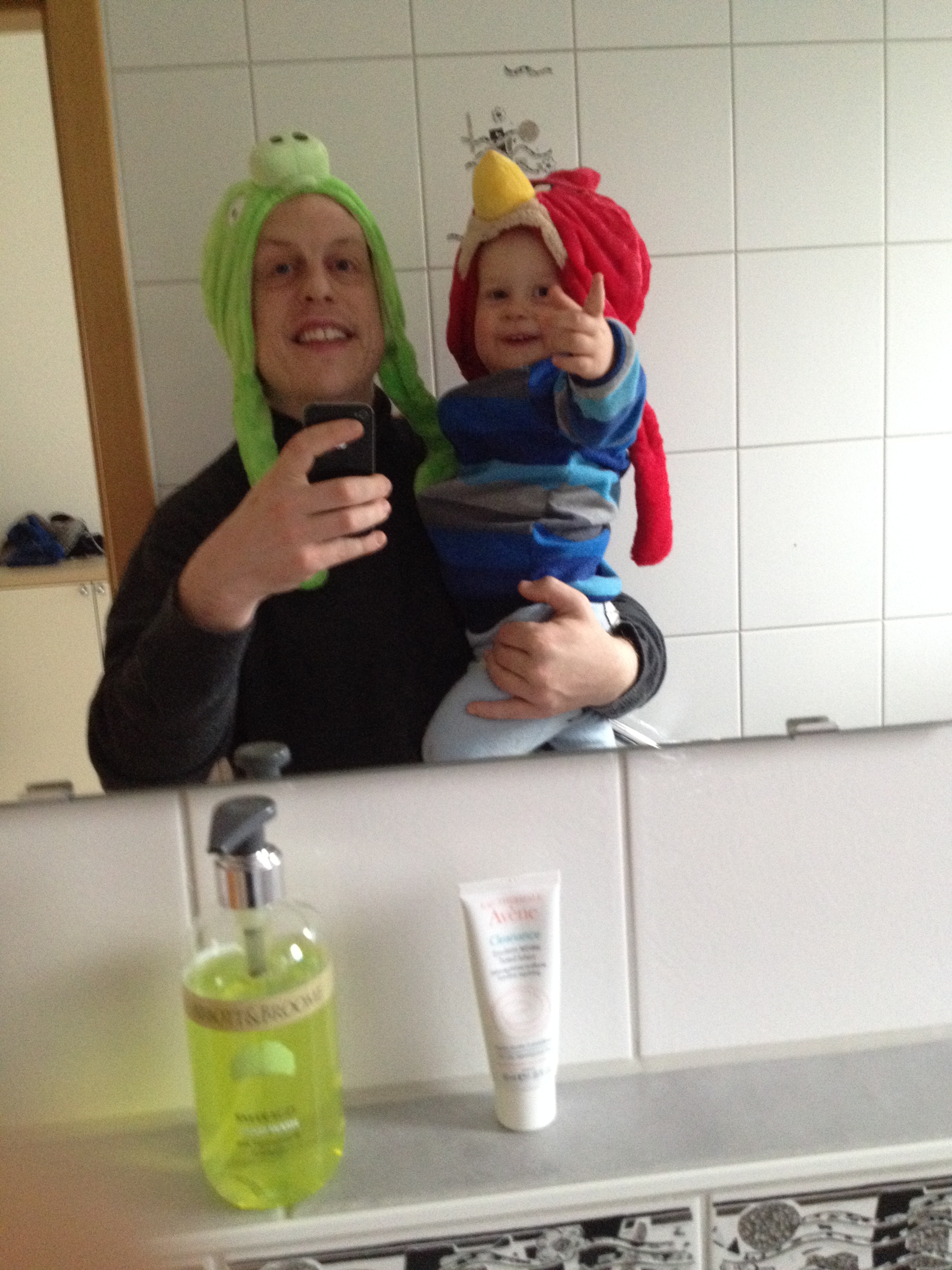 Felix und Uwe wünschen Happy Angry Christmas